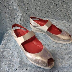 Pas de Rouge White Sandals - Size 40, Model 928 - Gently Worn